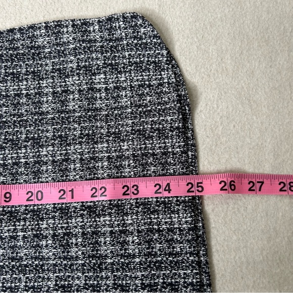 J. Jill Wearever Collection Black And White Stretch 3/4 Sleeve Top Size L - Picture 8 of 8